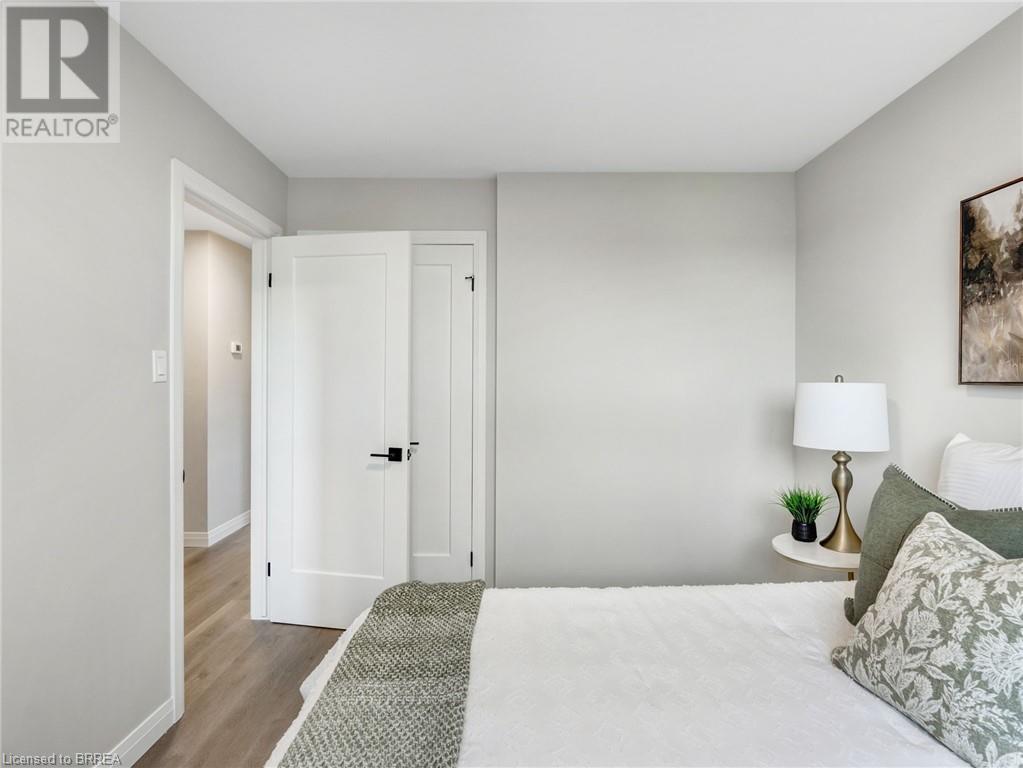 Photo 20 of 52 Fieldgate Drive, Brantford ON
