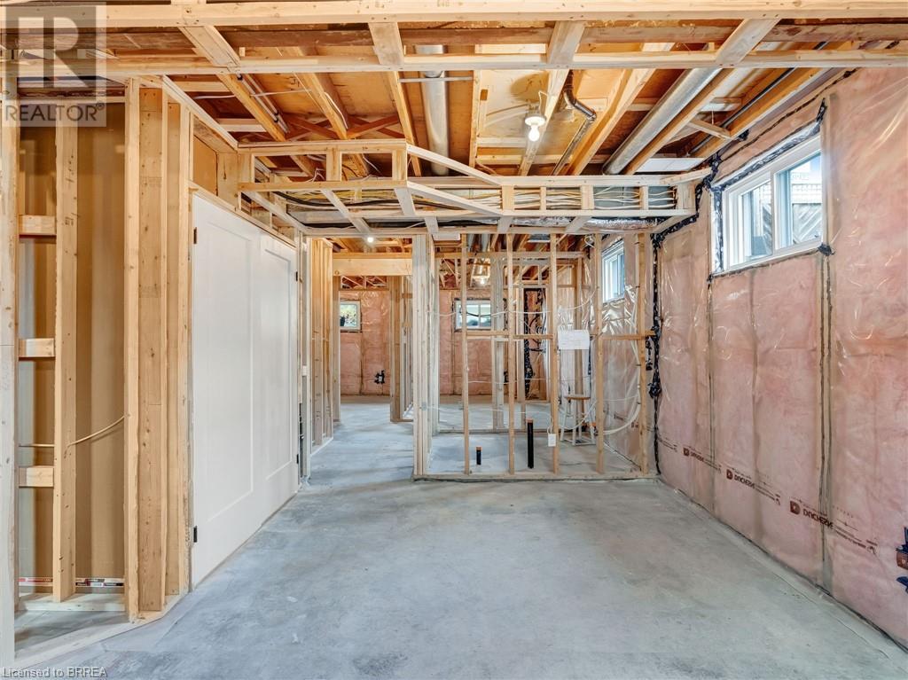 Photo 39 of 52 Fieldgate Drive, Brantford ON
