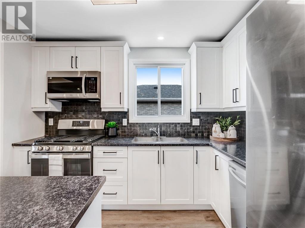 Photo 17 of 52 Fieldgate Drive, Brantford ON