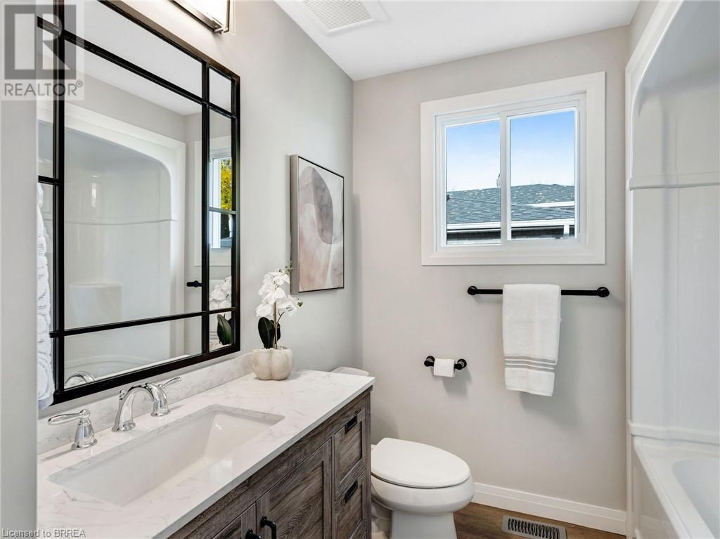 Photo 22 of 52 Fieldgate Drive, Brantford ON