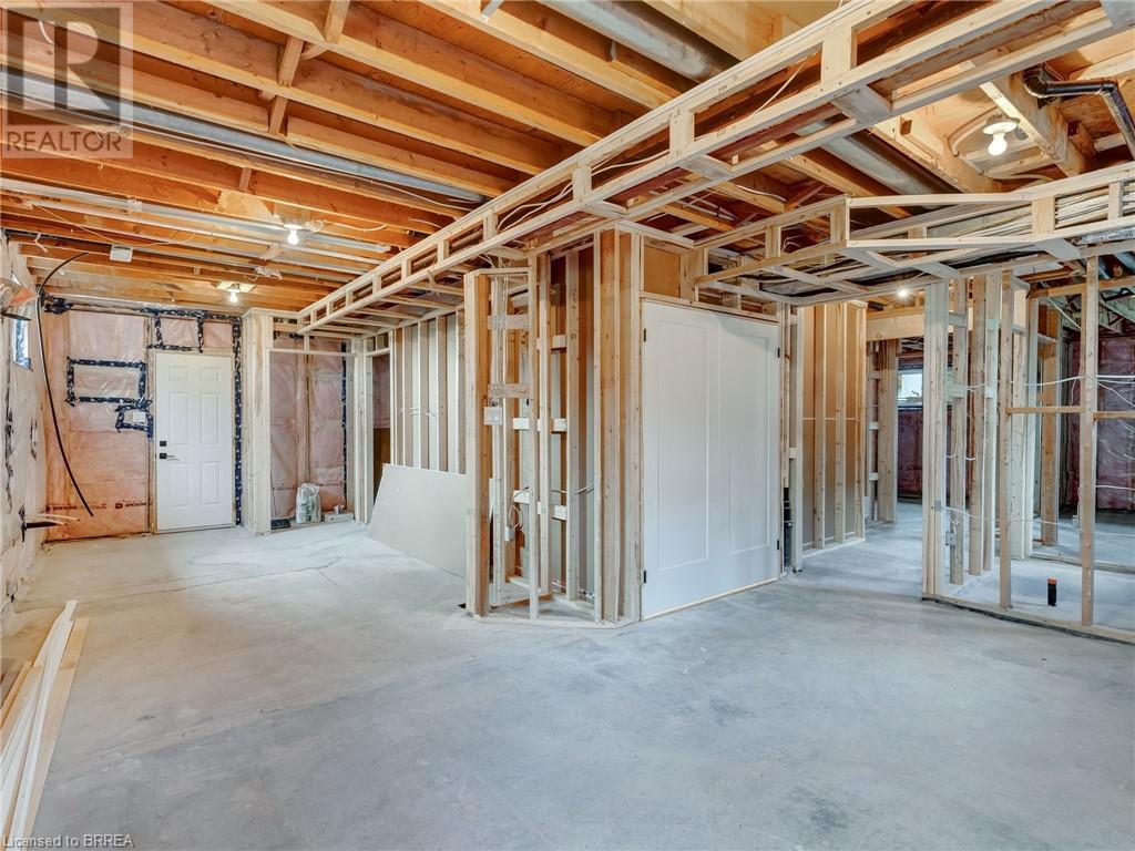Photo 32 of 52 Fieldgate Drive, Brantford ON