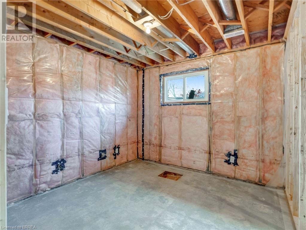 Photo 36 of 52 Fieldgate Drive, Brantford ON