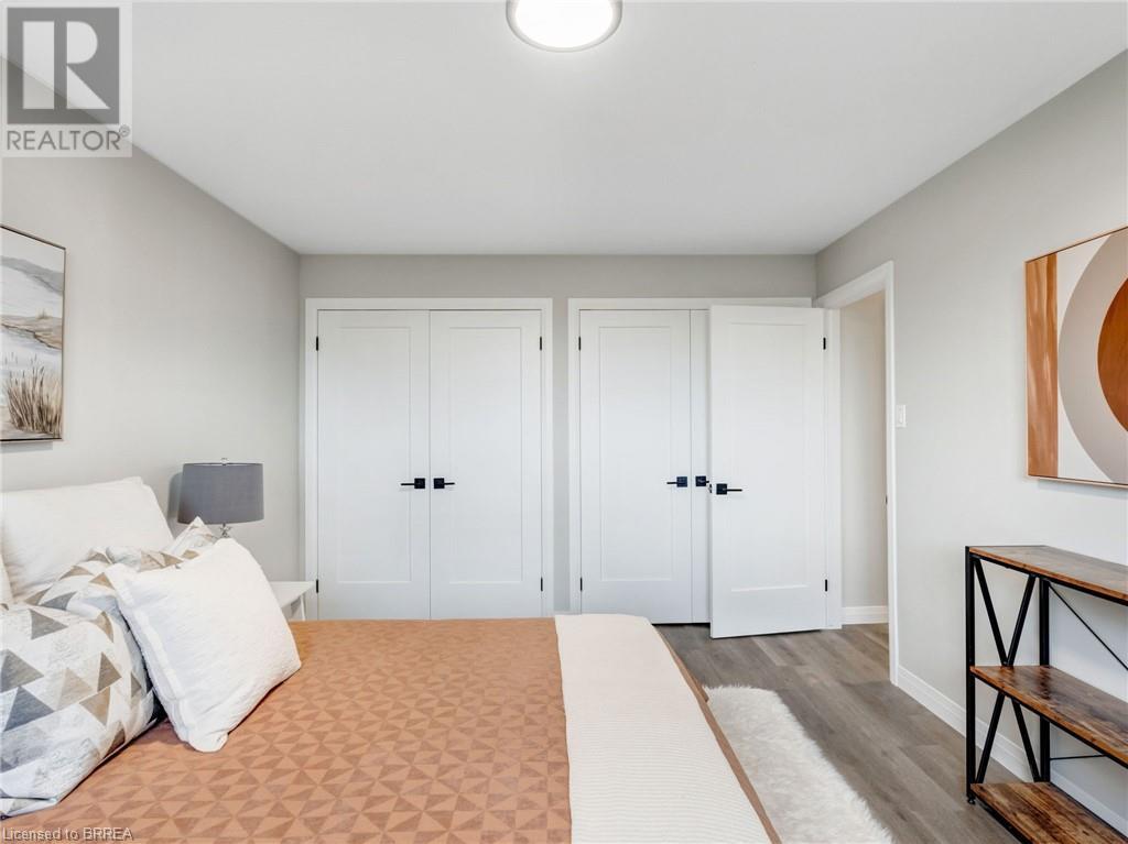 Photo 28 of 52 Fieldgate Drive, Brantford ON