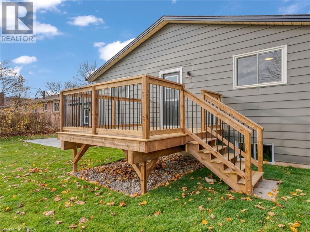 Photo 42 of 52 Fieldgate Drive, Brantford ON
