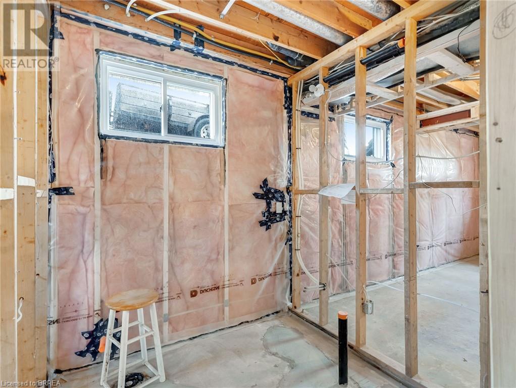 Photo 38 of 52 Fieldgate Drive, Brantford ON