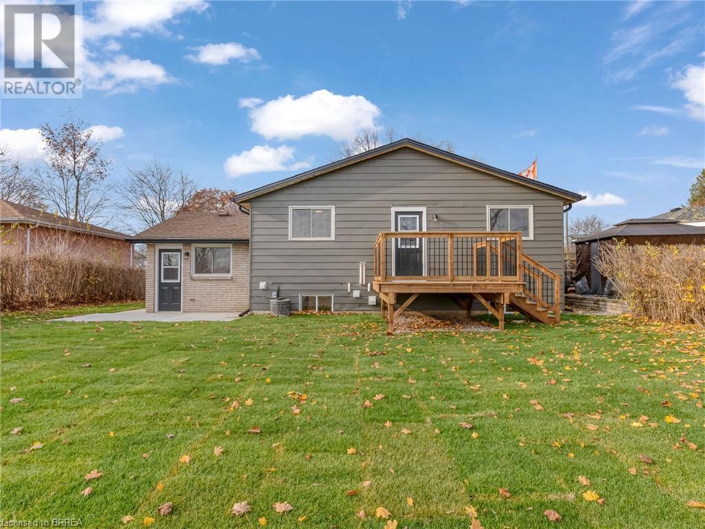 Photo 43 of 52 Fieldgate Drive, Brantford ON