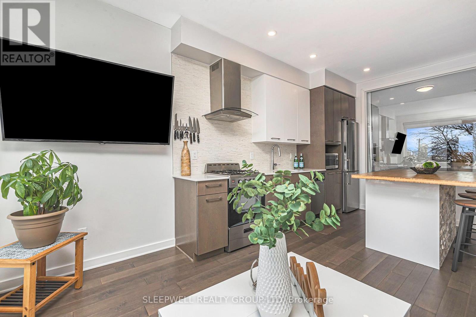 Photo 2 of 304 22 Perkins Street, Ottawa ON