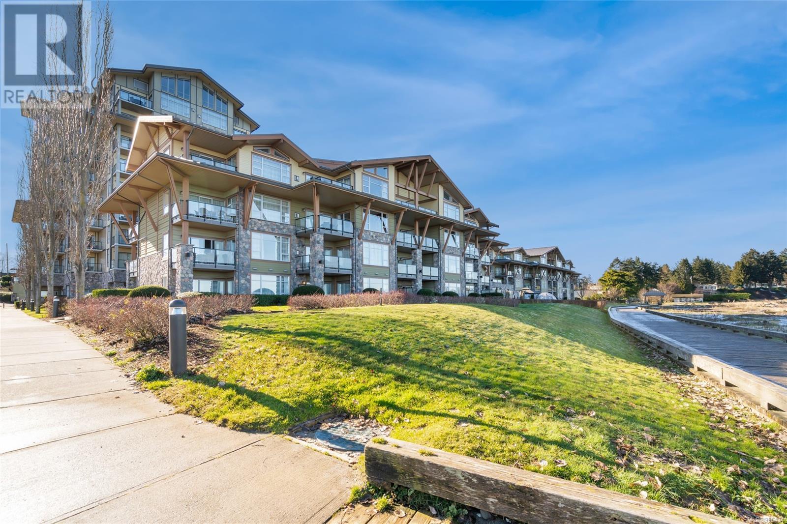 204D 181 Beachside Dr, Parksville