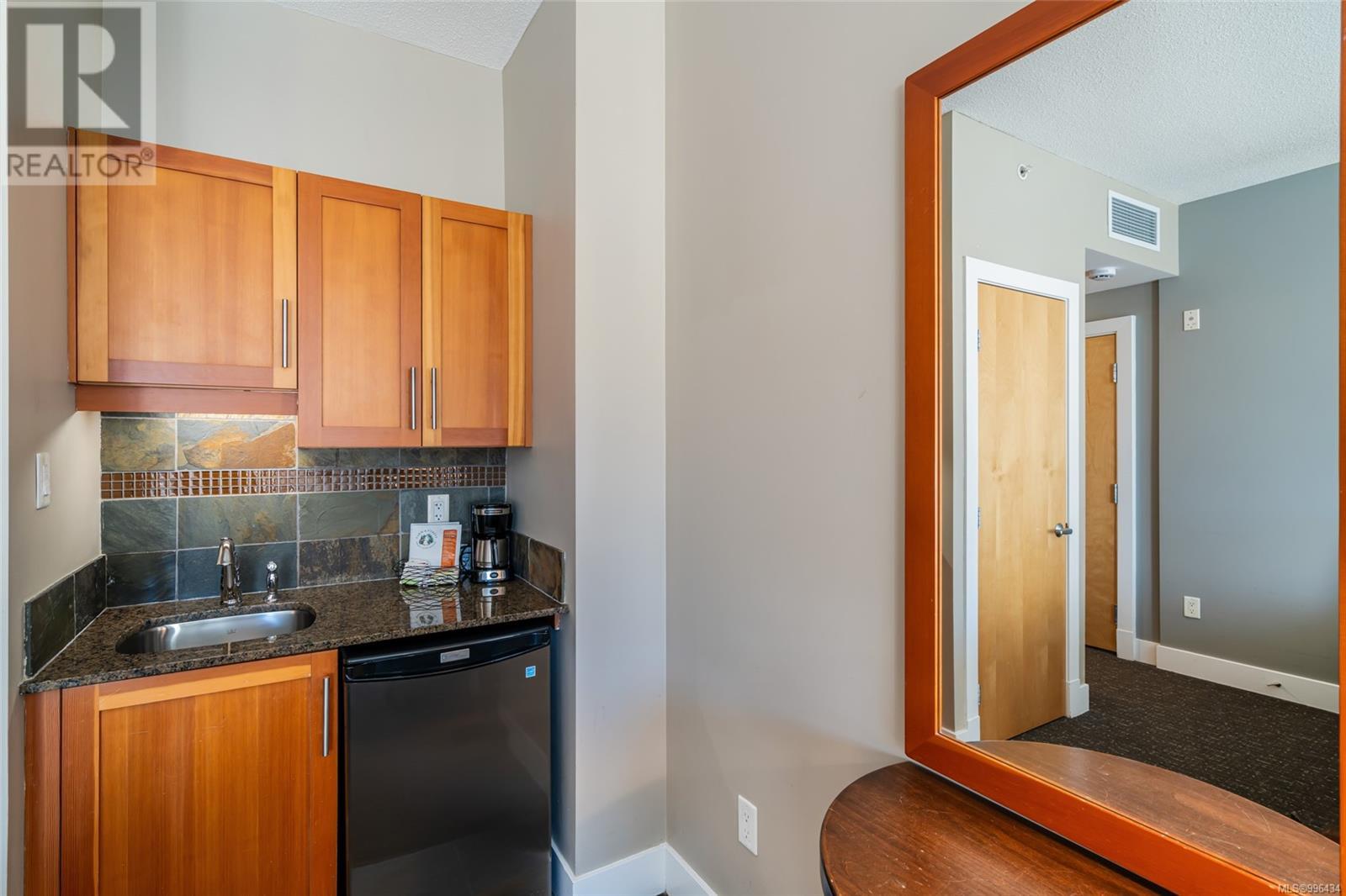 204D 181 Beachside Dr, Parksville
