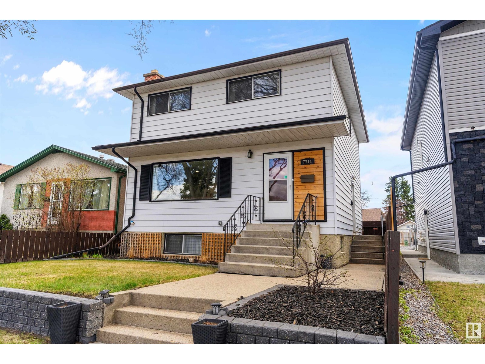 7711 80 AV NW, Edmonton