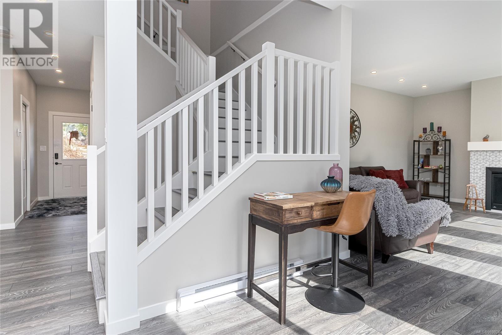 6451 Hopkins Crt, Sooke