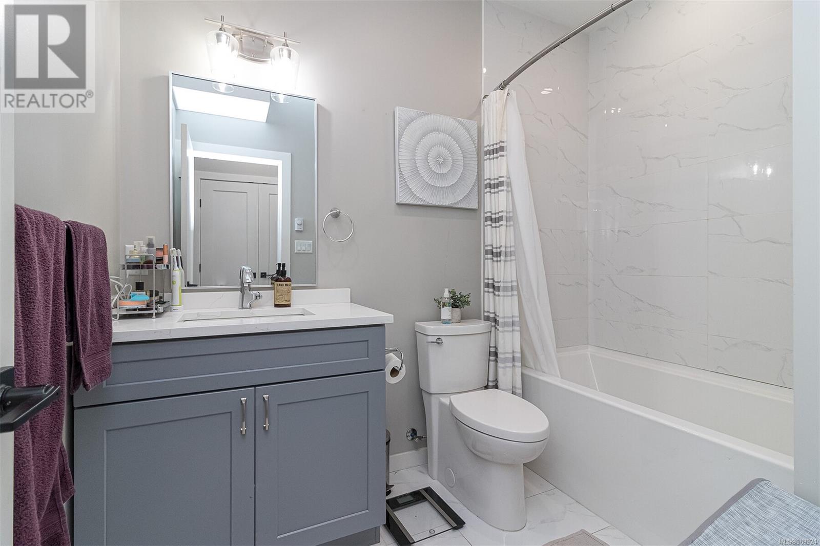 6451 Hopkins Crt, Sooke