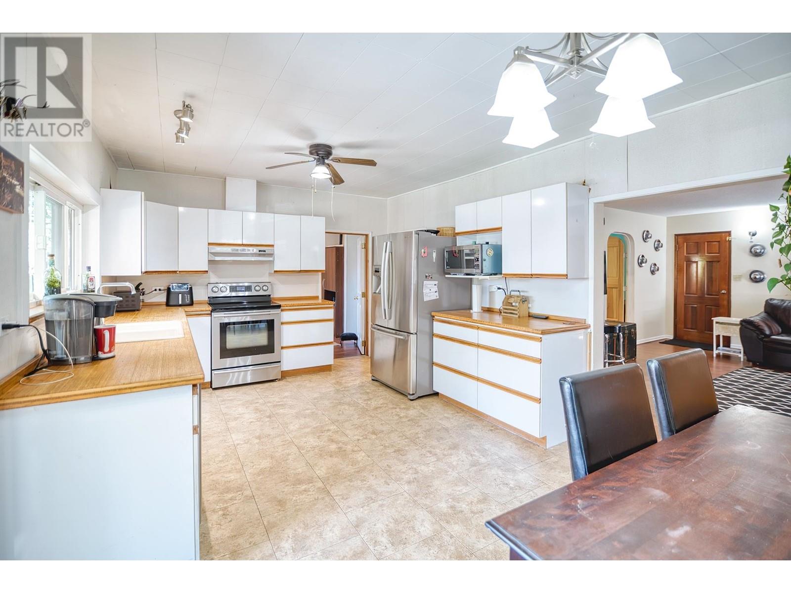 1106 A & B GLADWIN TRAIL ROAD, Roberts Creek