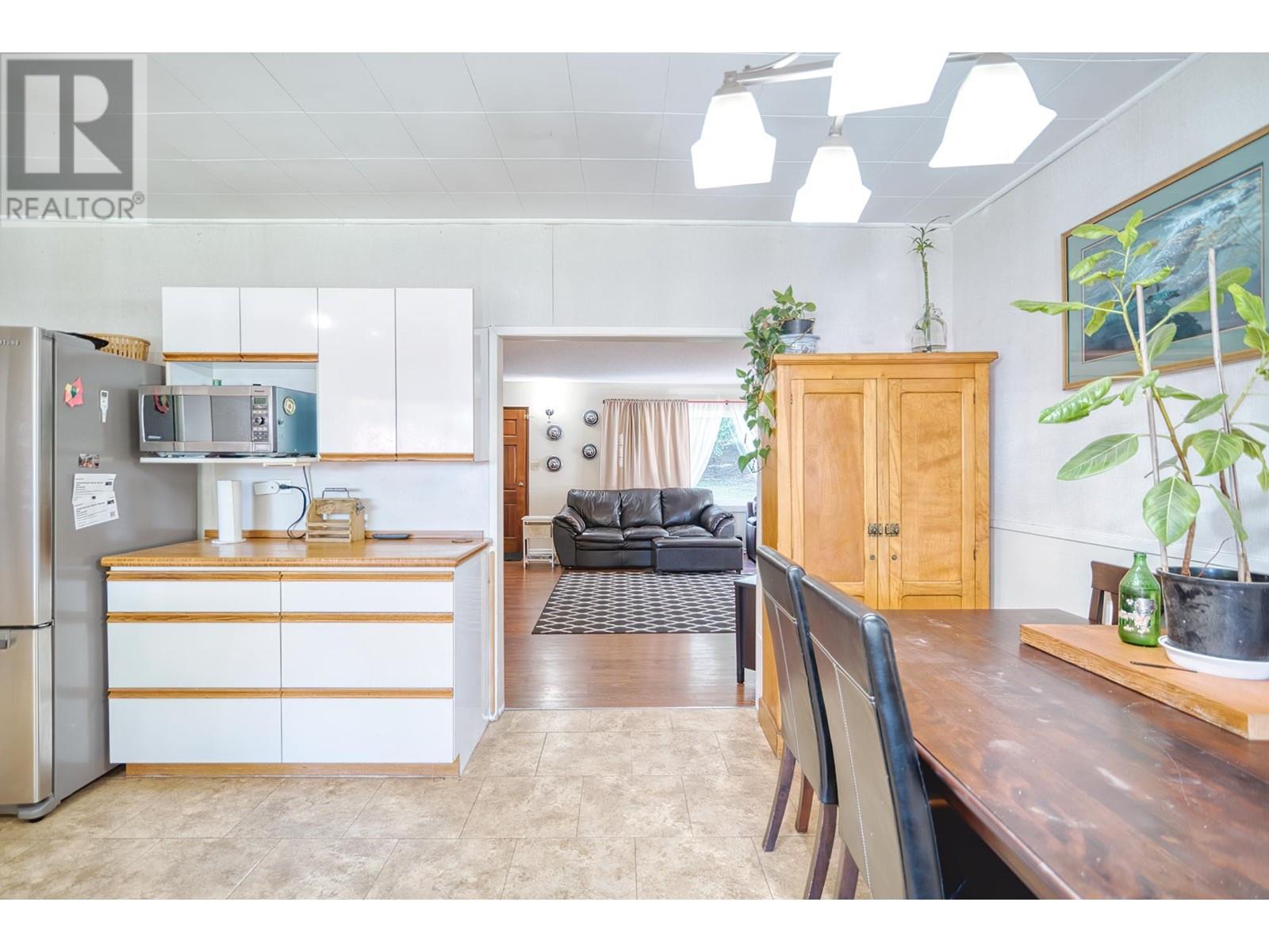 1106 A & B GLADWIN TRAIL ROAD, Roberts Creek