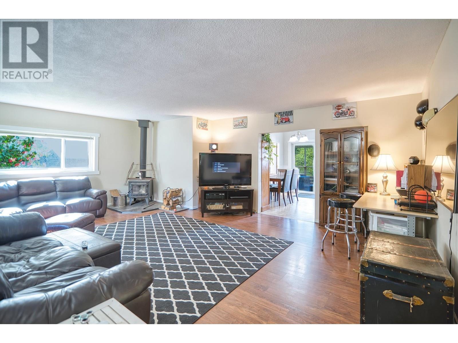 1106 A & B GLADWIN TRAIL ROAD, Roberts Creek