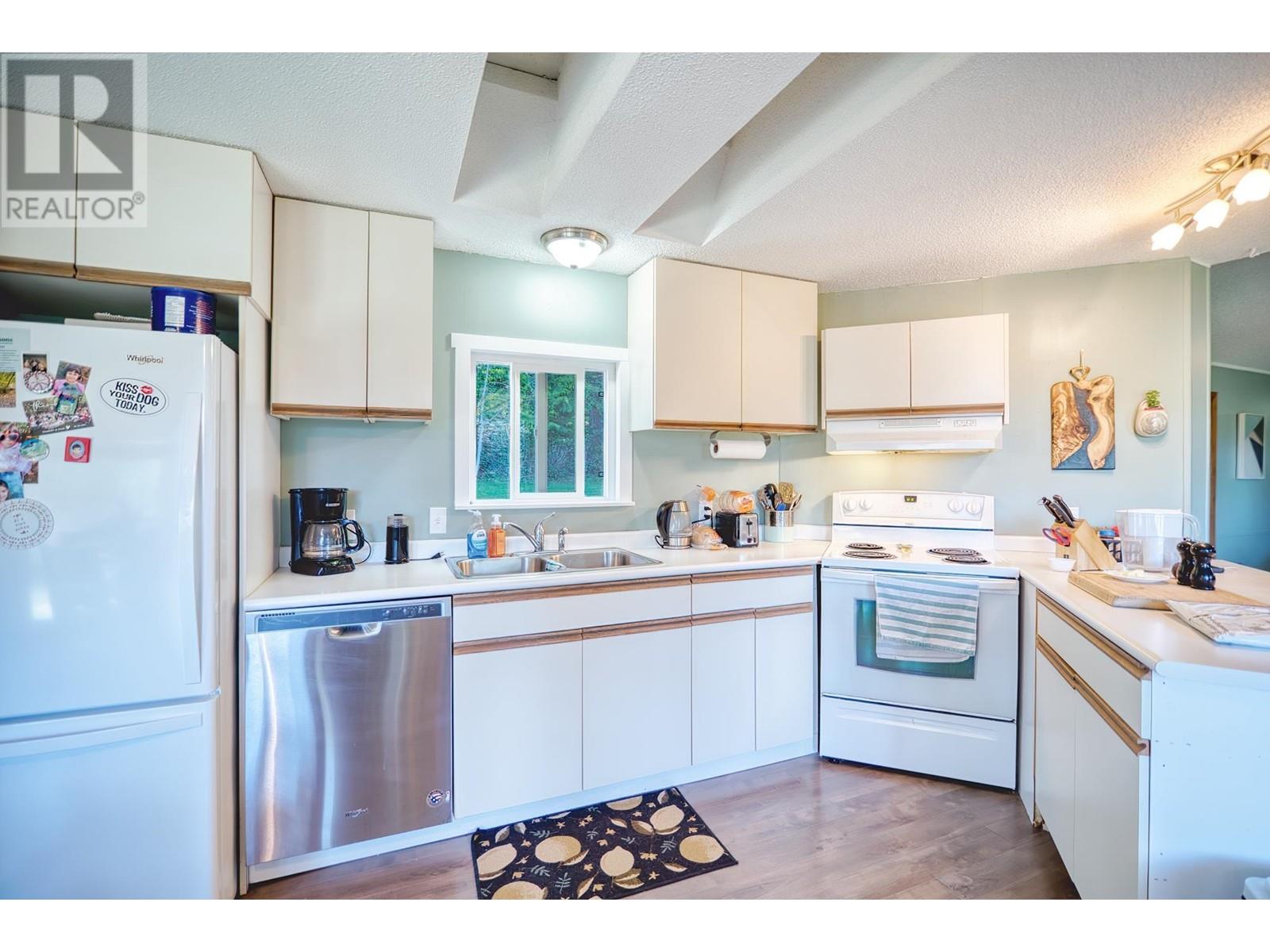 1106 A & B GLADWIN TRAIL ROAD, Roberts Creek