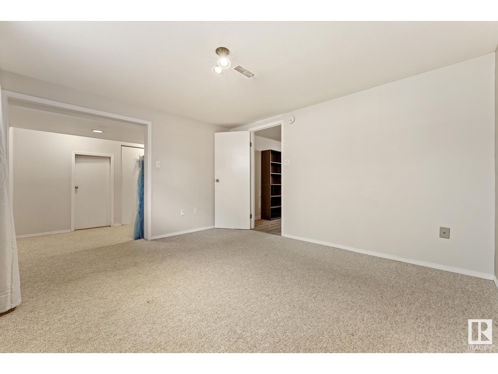 5727 101A AV NW, Edmonton