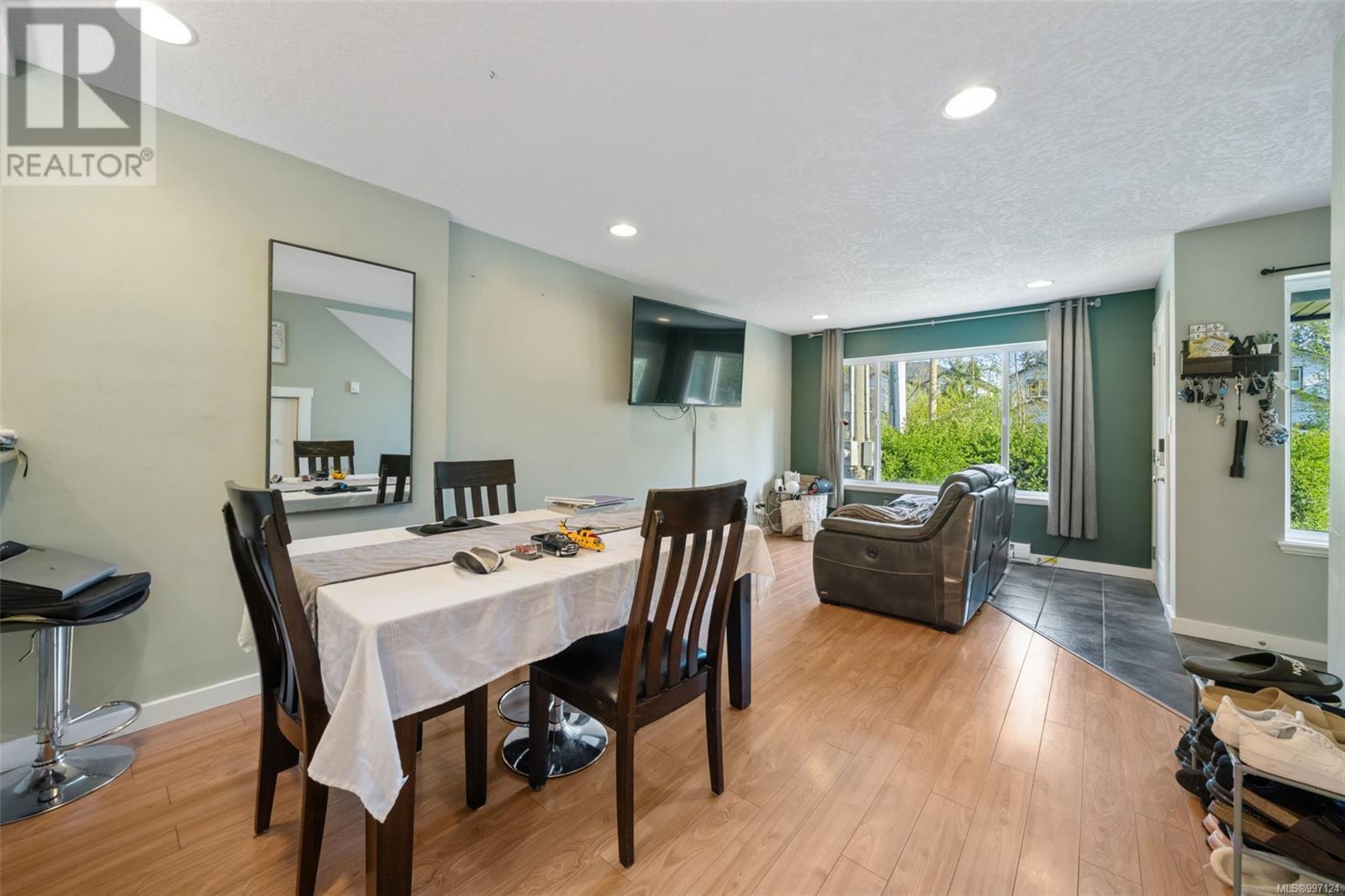 6896 Beaton Rd, Sooke