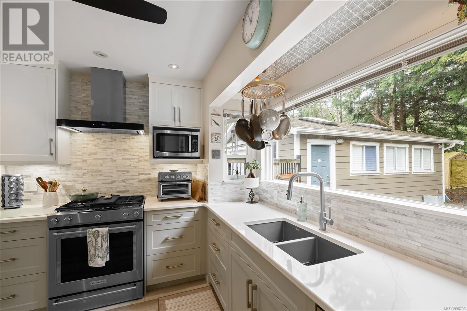 1592 Beaver Creek Wharf Rd, Nanoose Bay