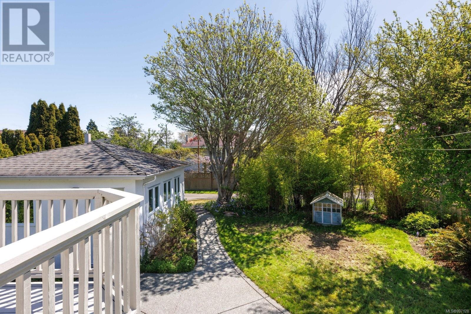  2627 Dunlevy Street, Oak Bay
