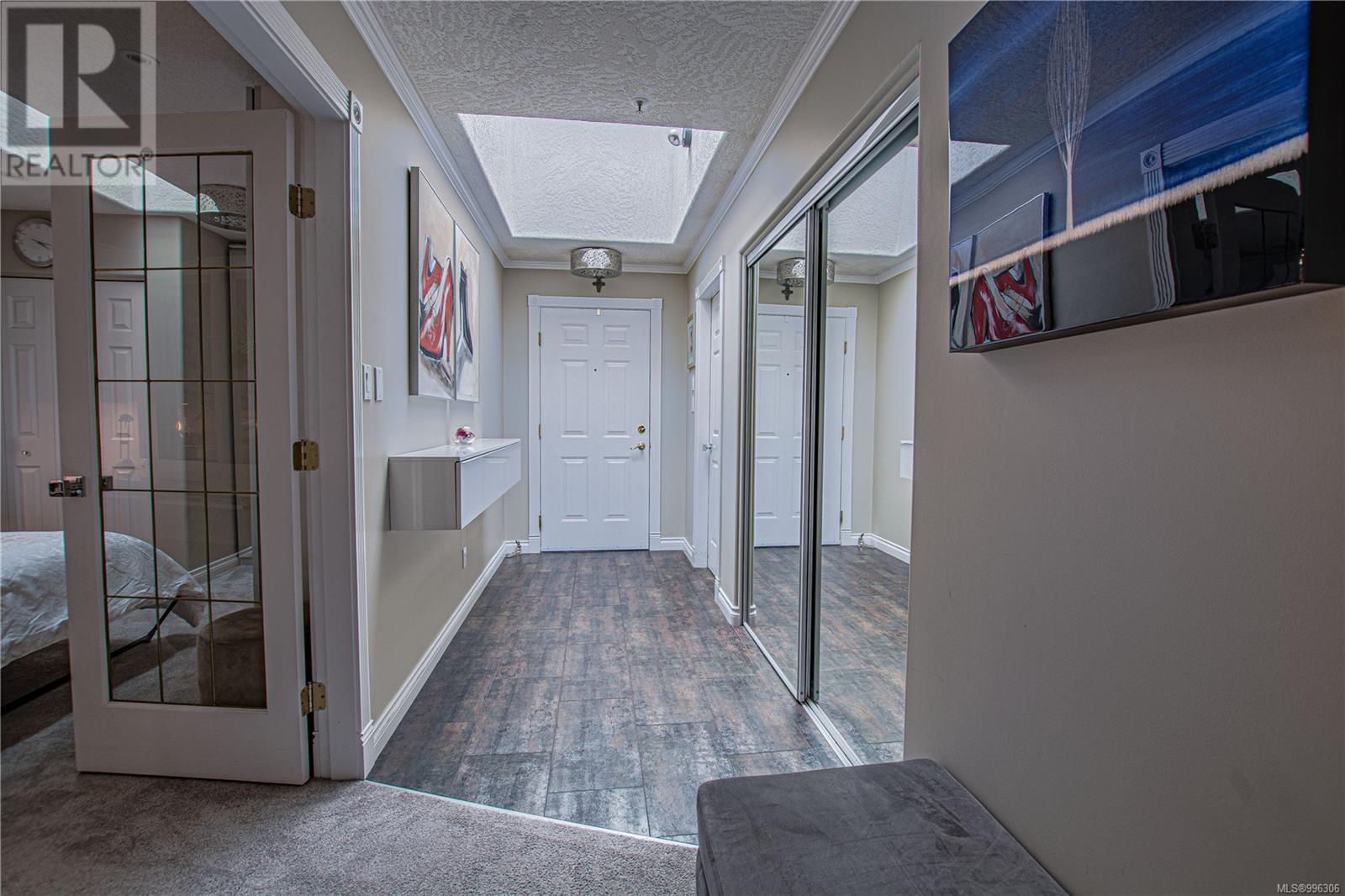 502 940 Boulderwood Rise, Saanich