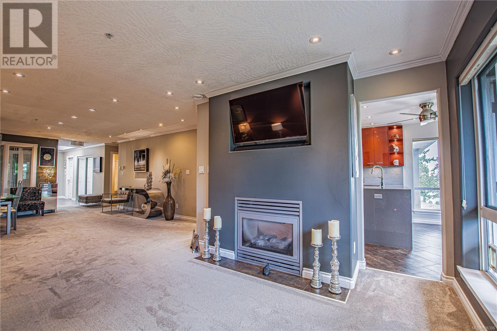 502 940 Boulderwood Rise, Saanich