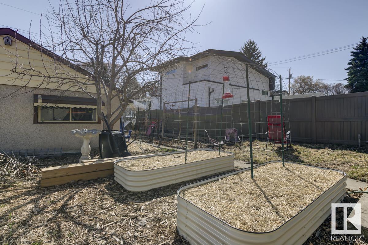 9277 87 ST NW, Edmonton