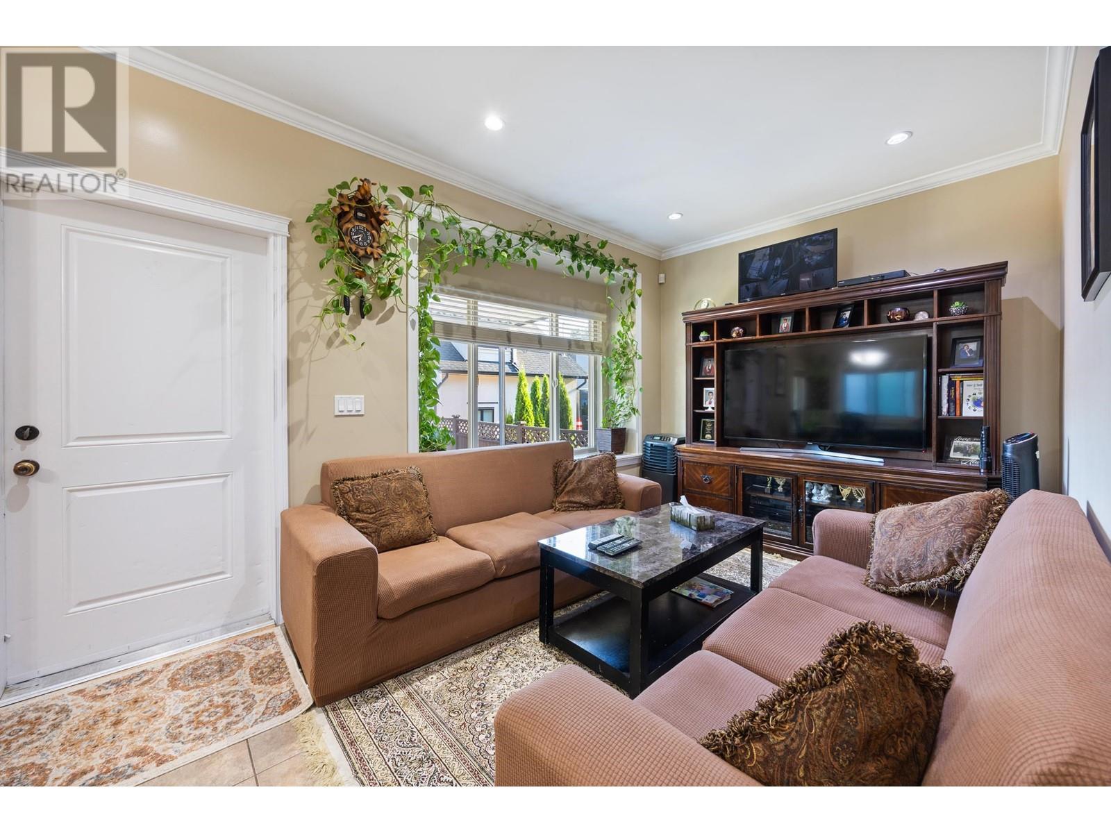 Photo 4 of 36 E 54th Avenue, Vancouver BC