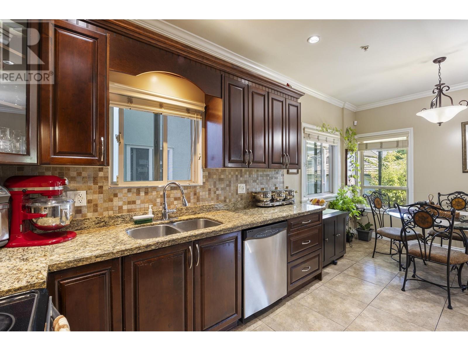 Photo 26 of 36 E 54th Avenue, Vancouver BC