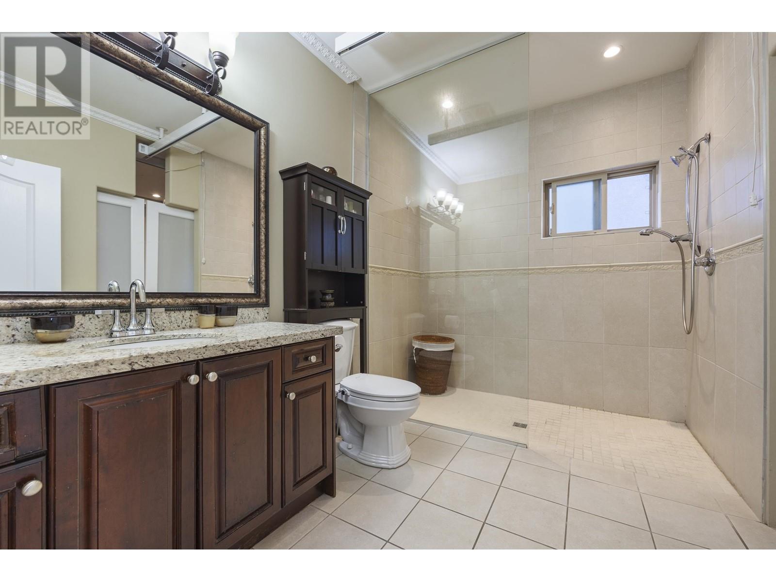 Photo 2 of 36 E 54th Avenue, Vancouver BC