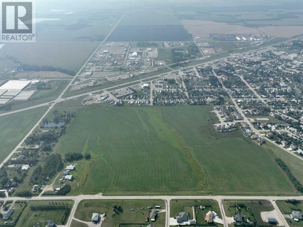 Photo 5 of 11 Th Avenue, Beaverlodge AB