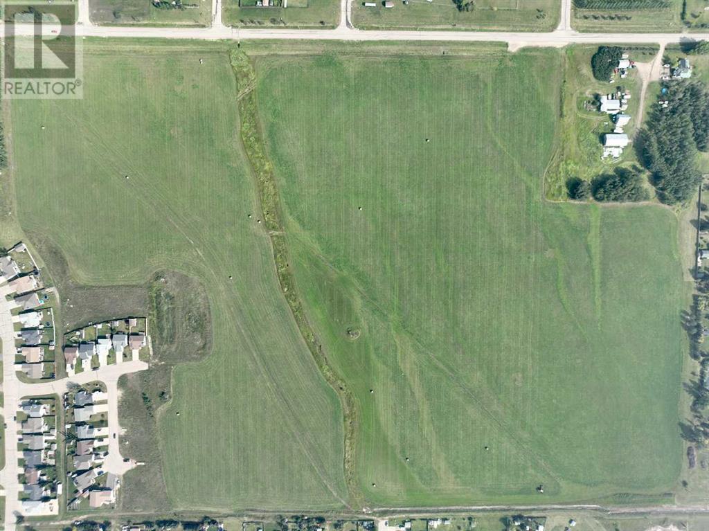 Photo 7 of 11 Th Avenue, Beaverlodge AB