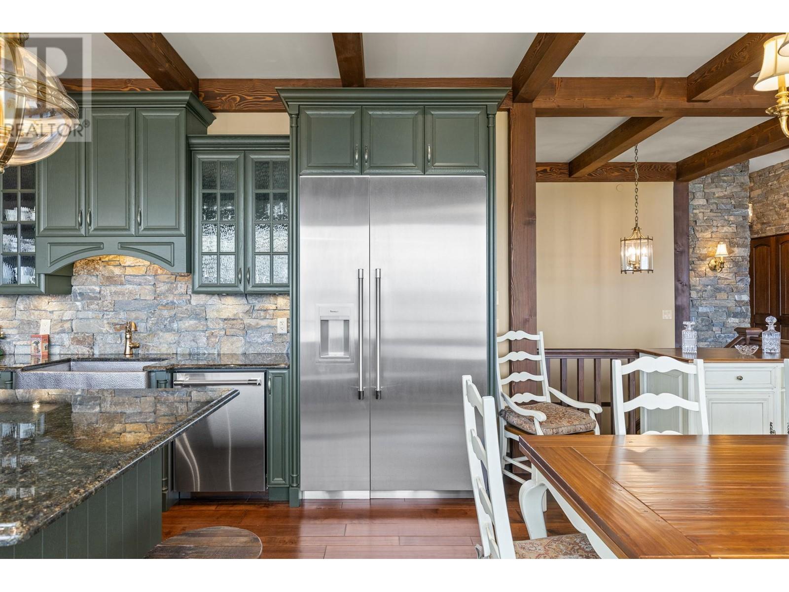  6166 Seymoure Avenue, Peachland