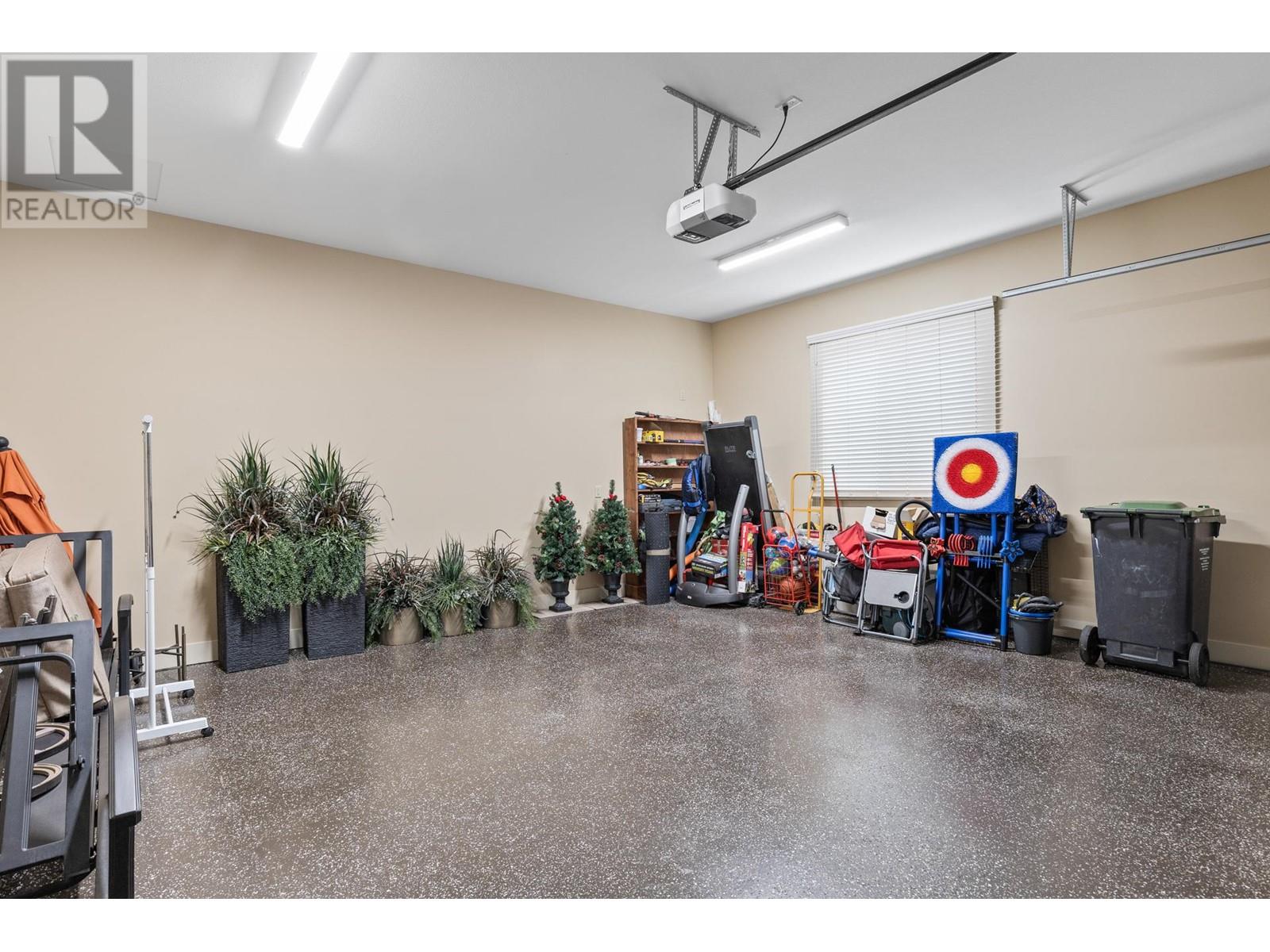  6166 Seymoure Avenue, Peachland