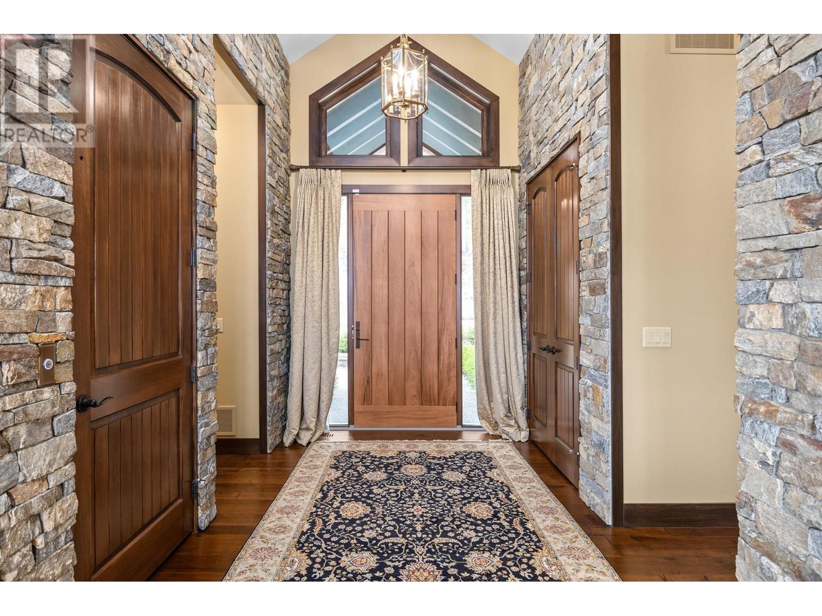  6166 Seymoure Avenue, Peachland
