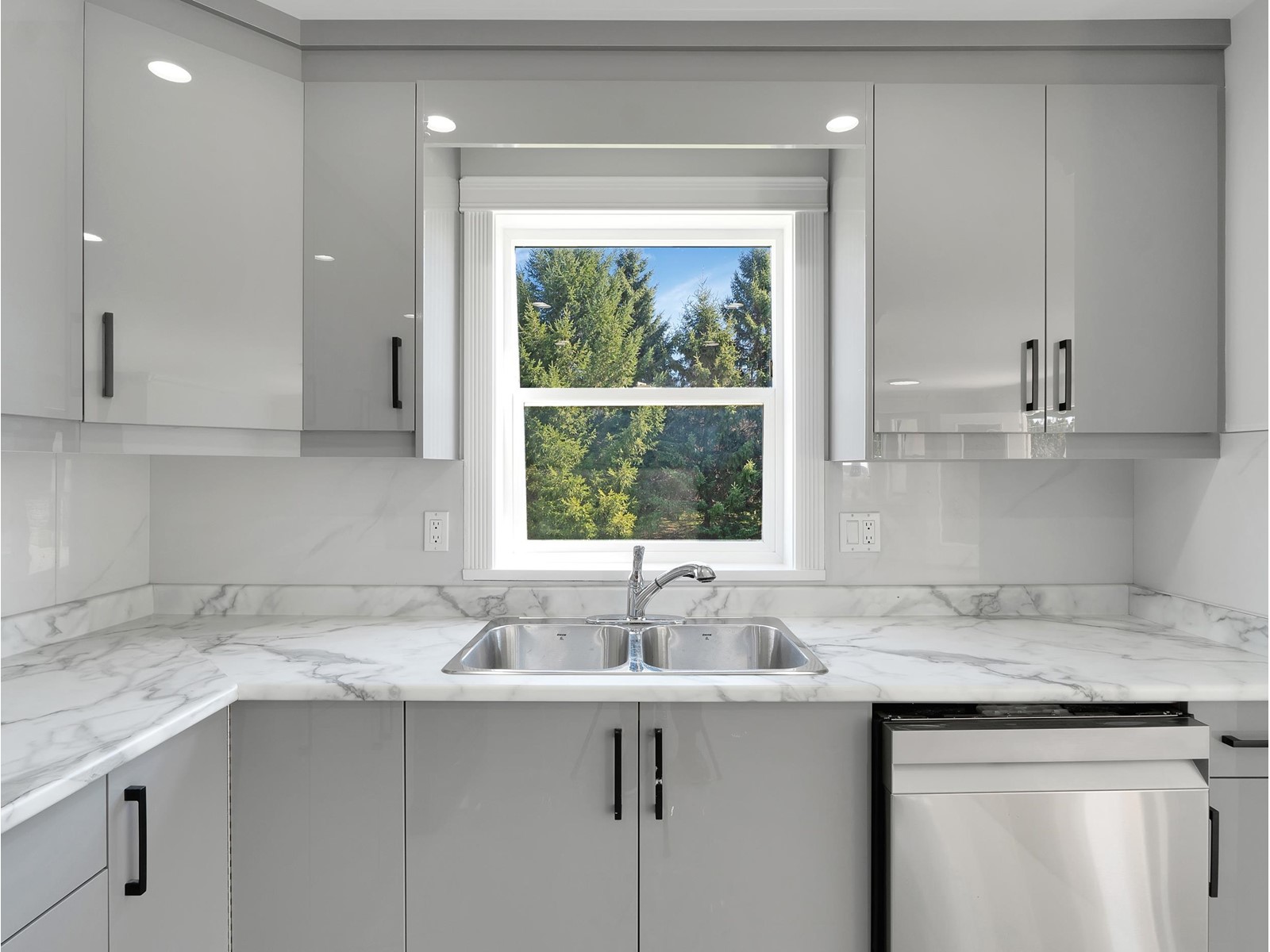 Photo 10 of 27550 48 Avenue, Langley BC