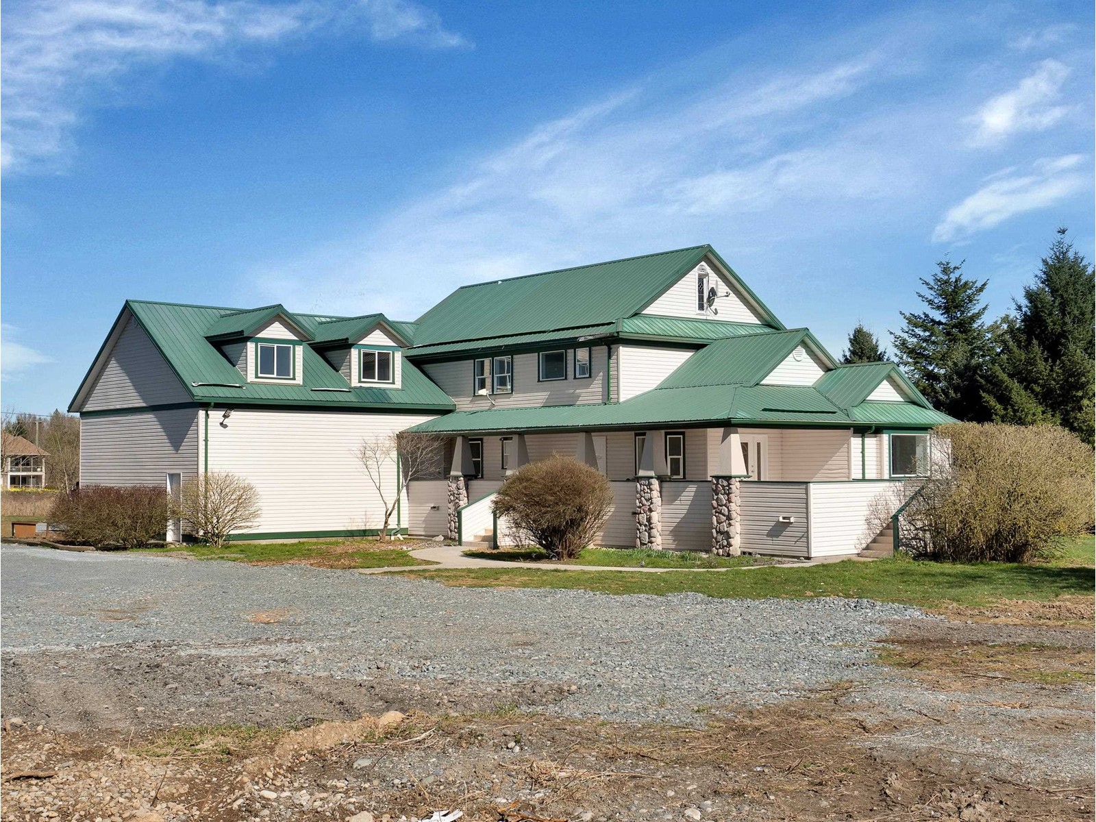 Photo 3 of 27550 48 Avenue, Langley BC