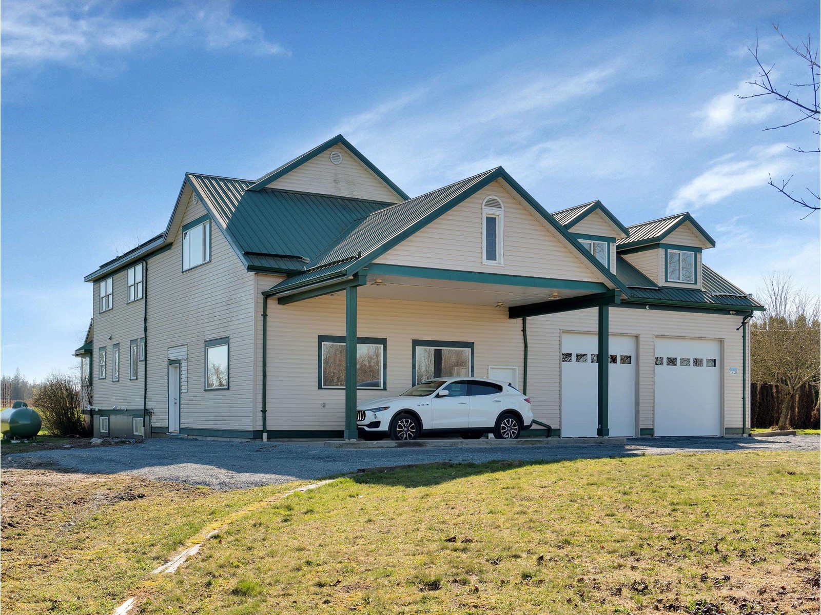 Photo 1 of 27550 48 Avenue, Langley BC