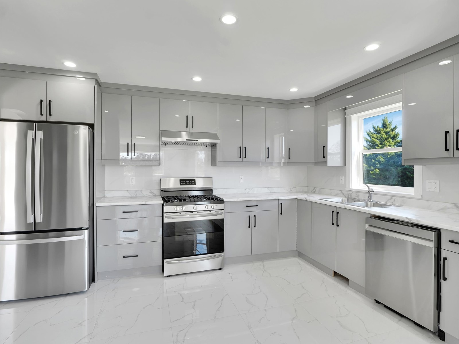 Photo 9 of 27550 48 Avenue, Langley BC