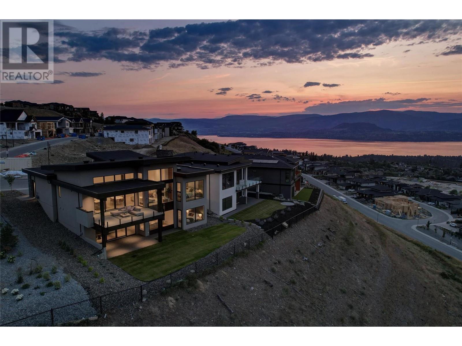 1054 Emslie Street, Kelowna