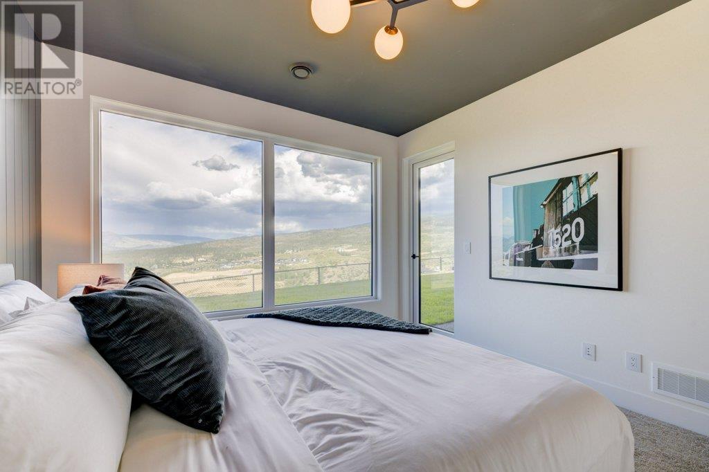  1054 Emslie Street, Kelowna