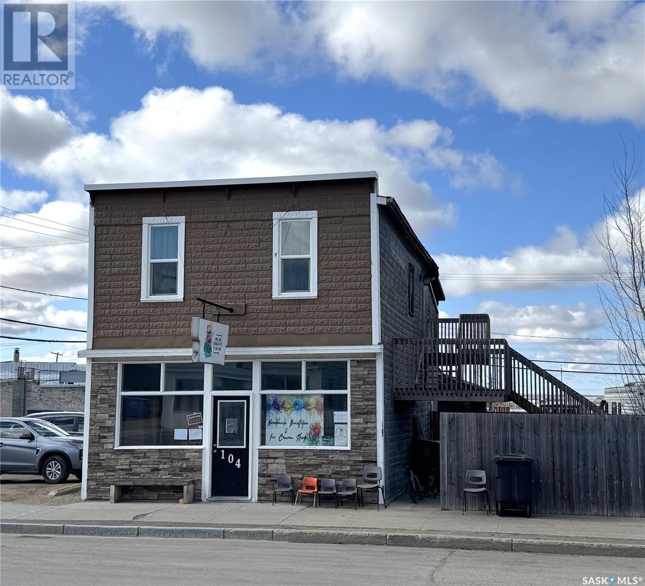 Photo 2 of 104 2nd Avenue W, Biggar SK