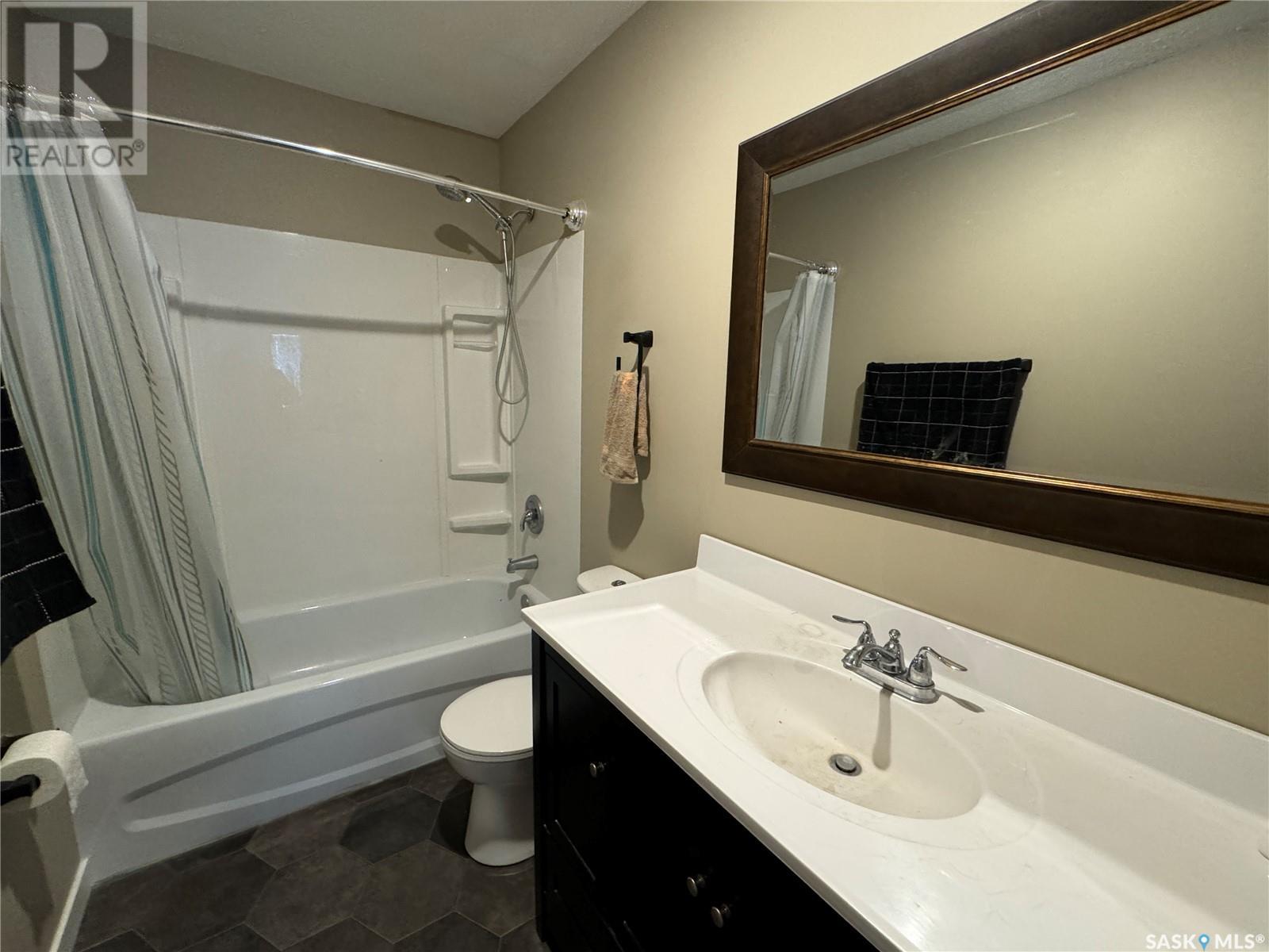 Photo 21 of 104 2nd Avenue W, Biggar SK