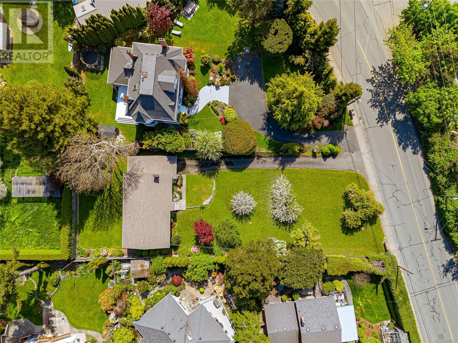  3928 Cadboro Bay Road, Saanich