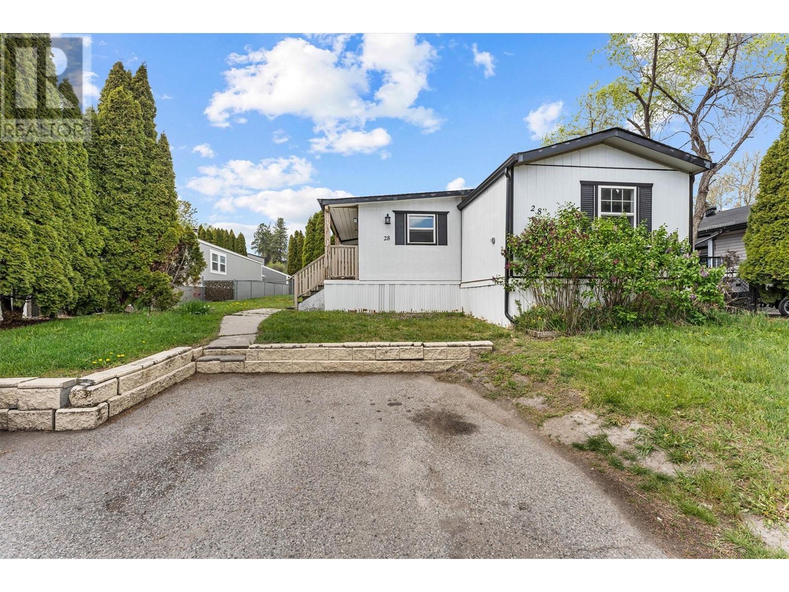 28 3381 Village Green Way, Westbank