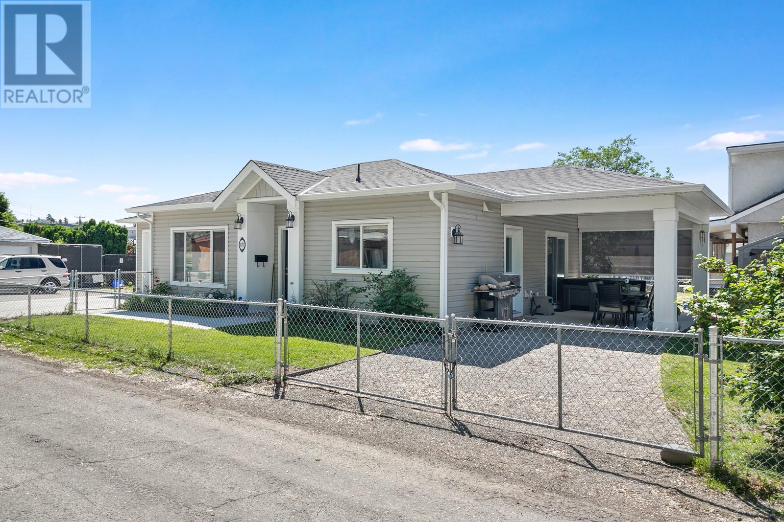  875-877 Jones Street, Kelowna