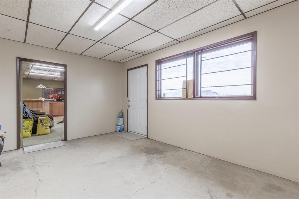 Photo 2 of 148 Hanover Road E, Steinbach MB