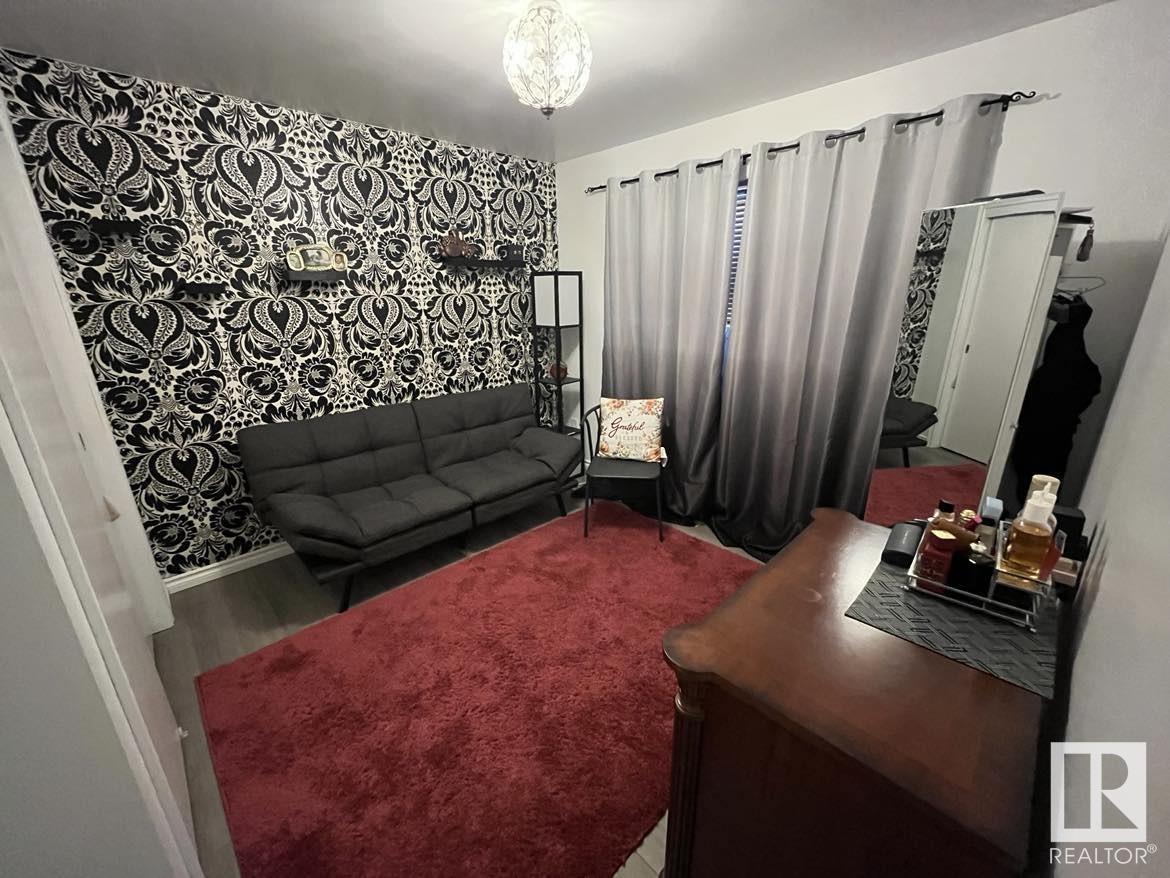 Single Family House for Sale in   ST NW Edmonton 