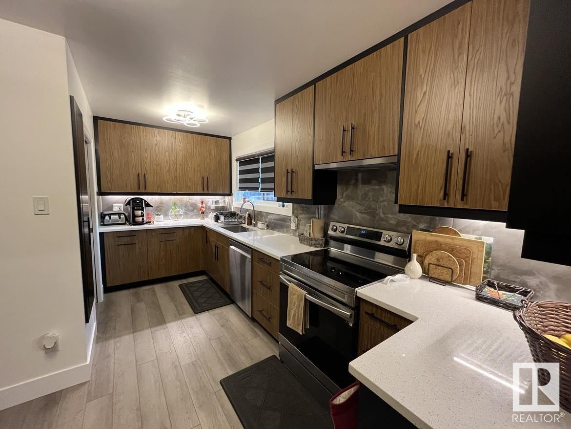 Single Family House for Sale in   ST NW Edmonton 