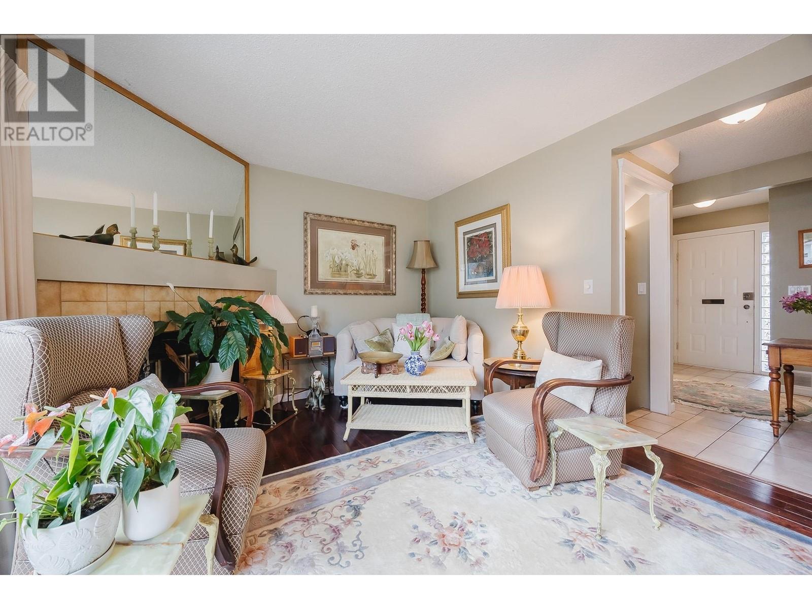 3 561 SHAW AVENUE, Coquitlam real estate listing R2996415